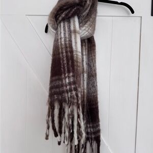 Hollister Brown and Cream Plaid Scarf